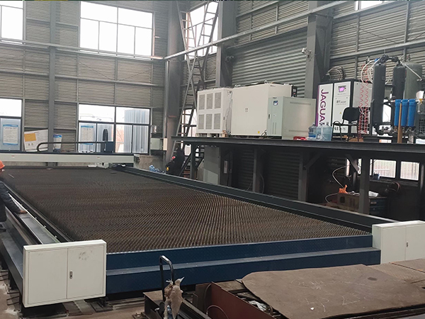 60000W激光切割机（台面450018000）